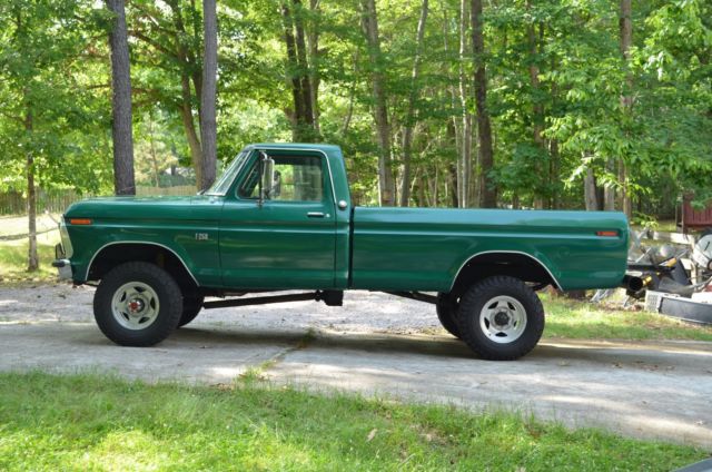 1976 Green Ford F-250 Standard Cab Pickup