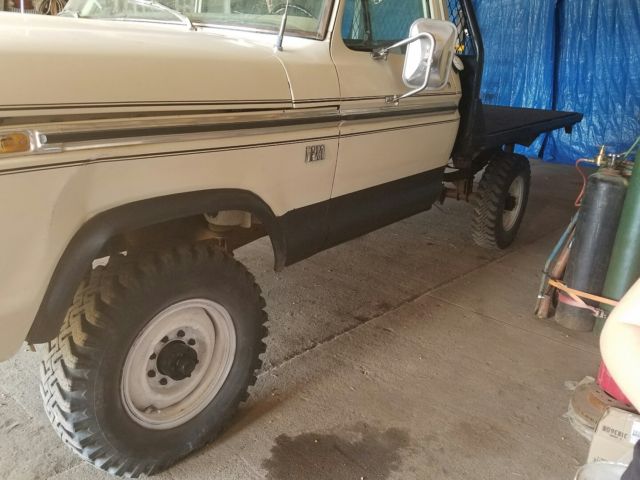 1976 White Ford F-250 Standard Cab Pickup