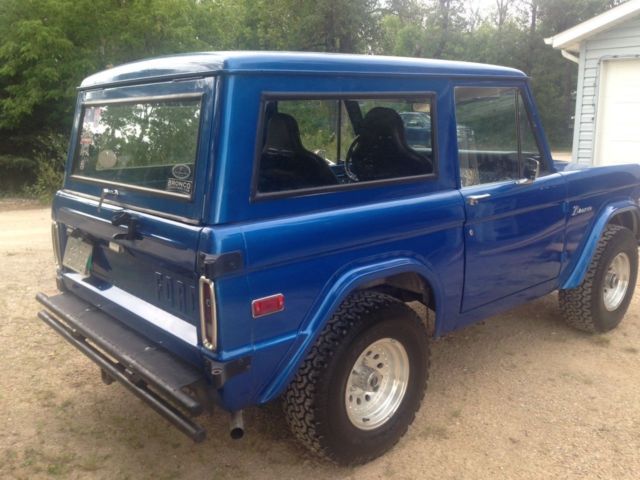 1976 Blue Ford Bronco SUV