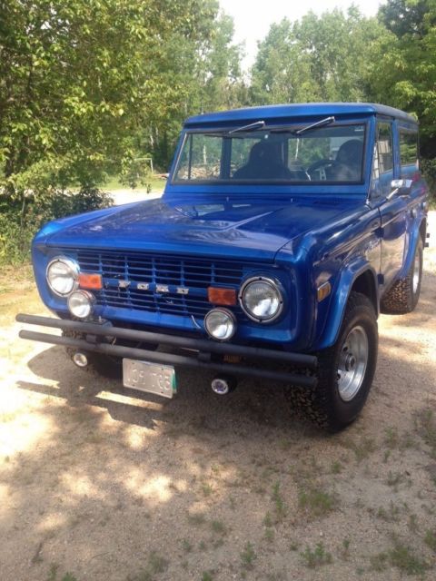 1976 Blue Ford Bronco SUV