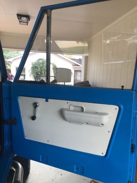 1976 Blue Ford Bronco SUV