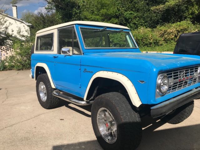 1976 Blue Ford Bronco SUV