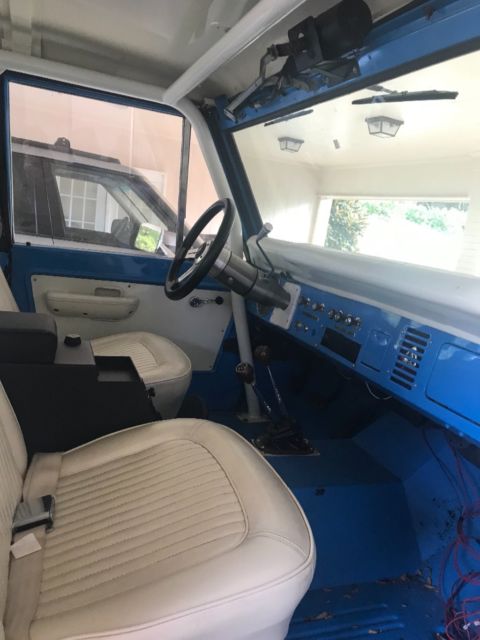 1976 Blue Ford Bronco SUV
