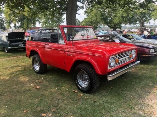 1976 Red Ford Bronco SUV