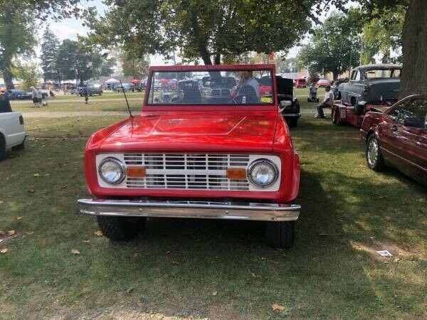 1976 Red Ford Bronco SUV
