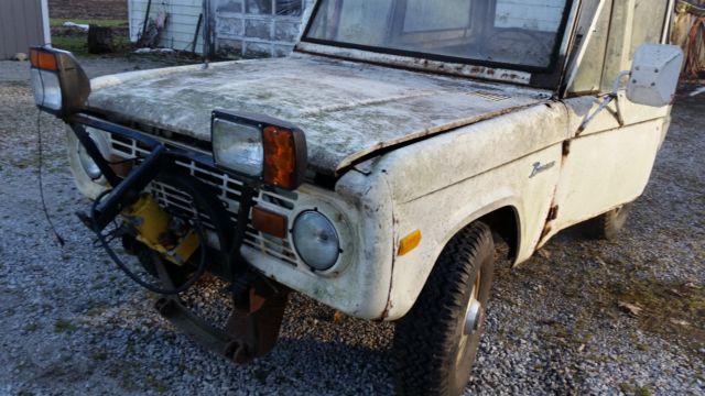 1976 White Ford Bronco