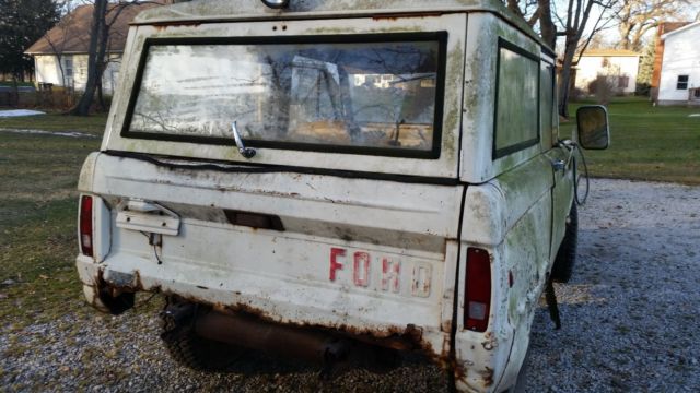 1976 White Ford Bronco