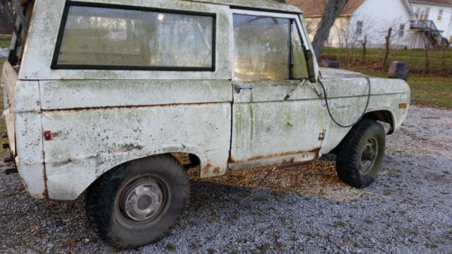 1976 White Ford Bronco