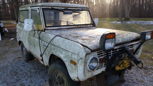 1976 White Ford Bronco