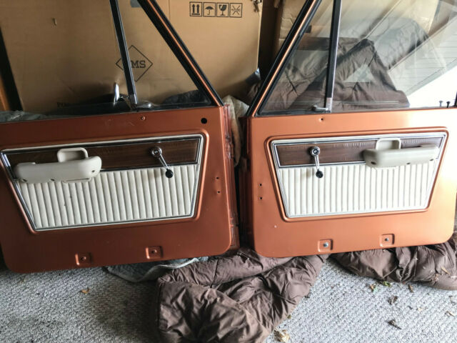 1976 Ginger (orange) Ford Bronco SUV