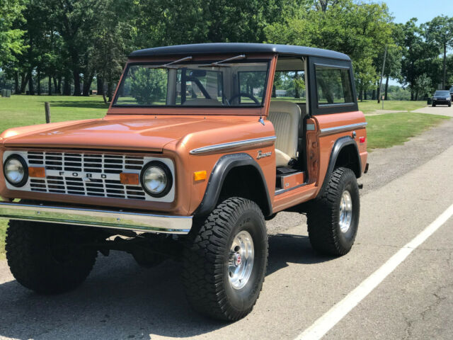 1976 Ginger (orange) Ford Bronco SUV