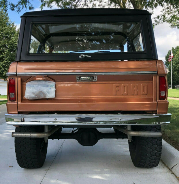 1976 Ginger (orange) Ford Bronco SUV