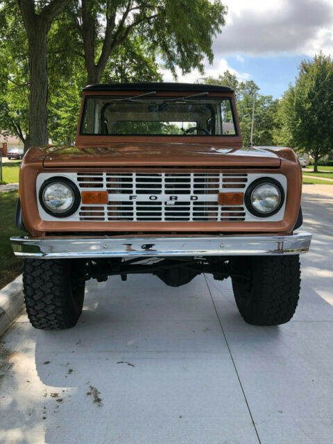 1976 Ginger (orange) Ford Bronco SUV