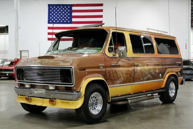 1976 Tan Ford E-Series Van --