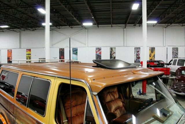 1976 Tan Ford E-Series Van --