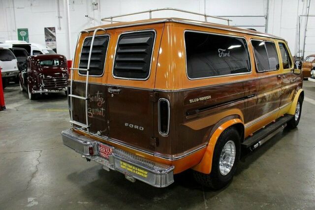 1976 Tan Ford E-Series Van --