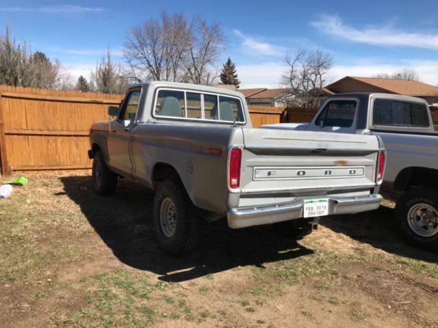1976 Primer Ford F-100 Standard Cab Pickup