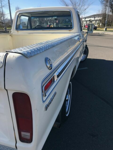 1976 White Ford F-100 Truck