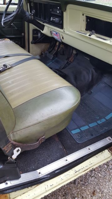 1976 Yellow Ford F-100 Standard Cab Pickup