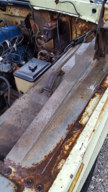 1976 Yellow Ford F-100 Standard Cab Pickup