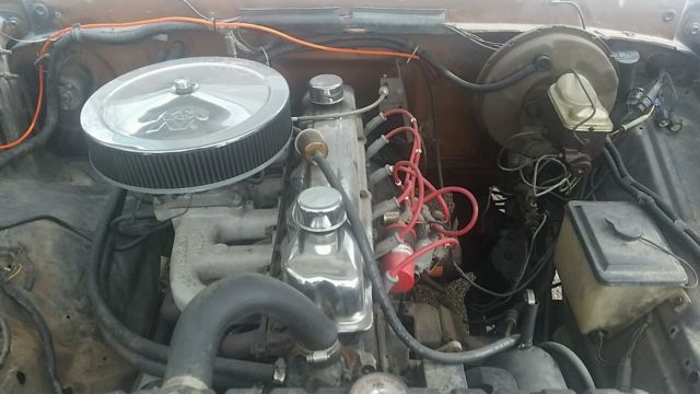 19760000 white/black Ford F-100 Crew Cab Pickup