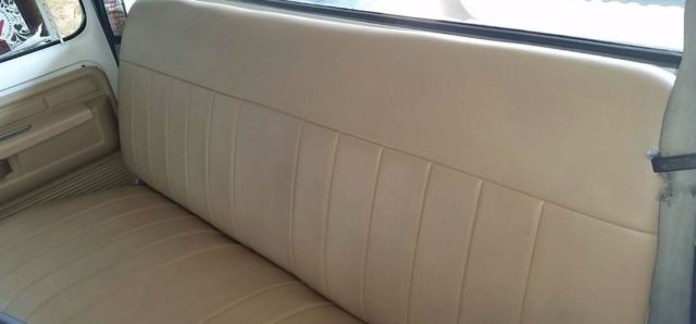 19760000 white/black Ford F-100 Crew Cab Pickup