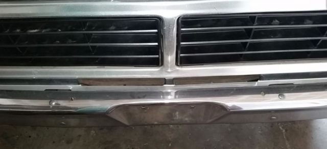 19760000 white/black Ford F-100 Crew Cab Pickup