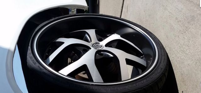 19760000 white/black Ford F-100 Crew Cab Pickup