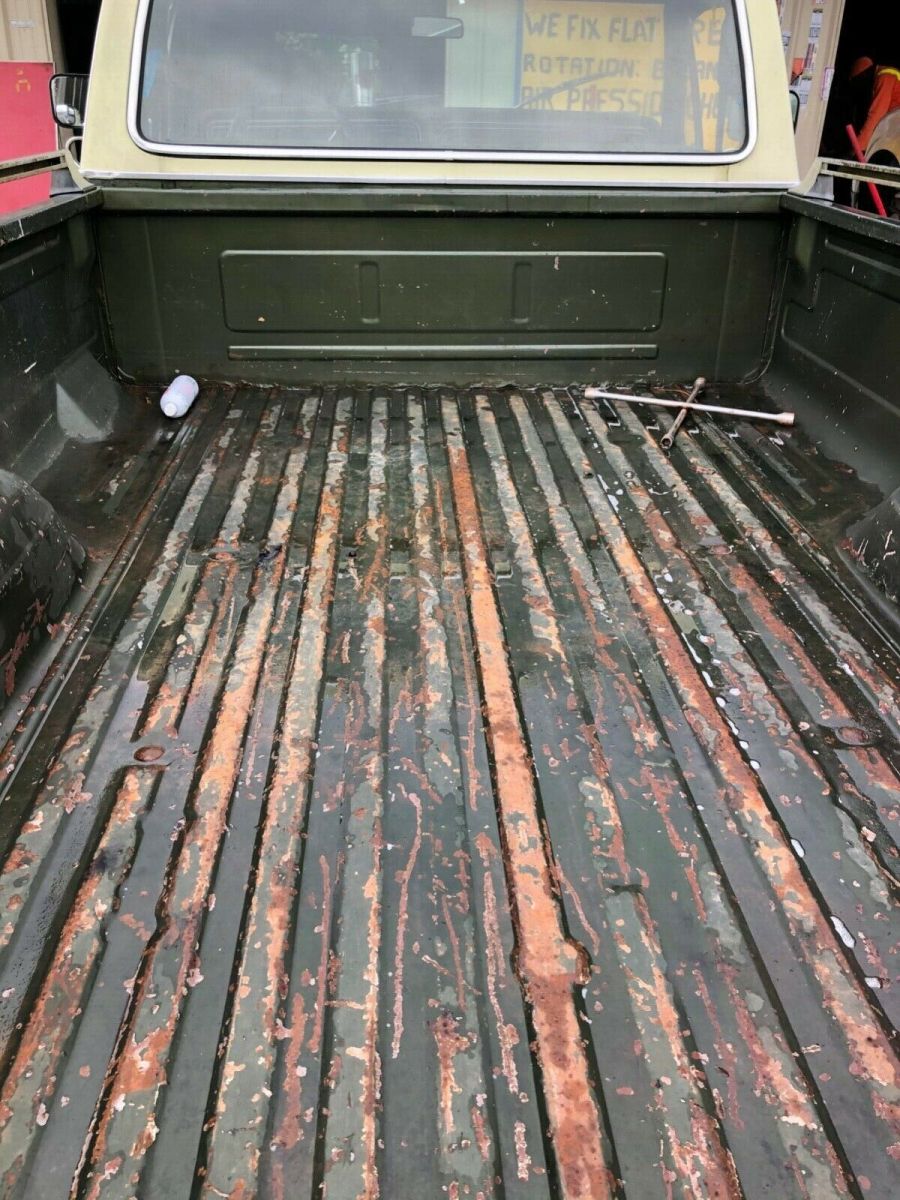 1976 Green Ford F-100 Standard Cab Pickup