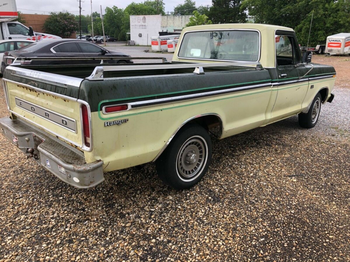 1976 Green Ford F-100 Standard Cab Pickup