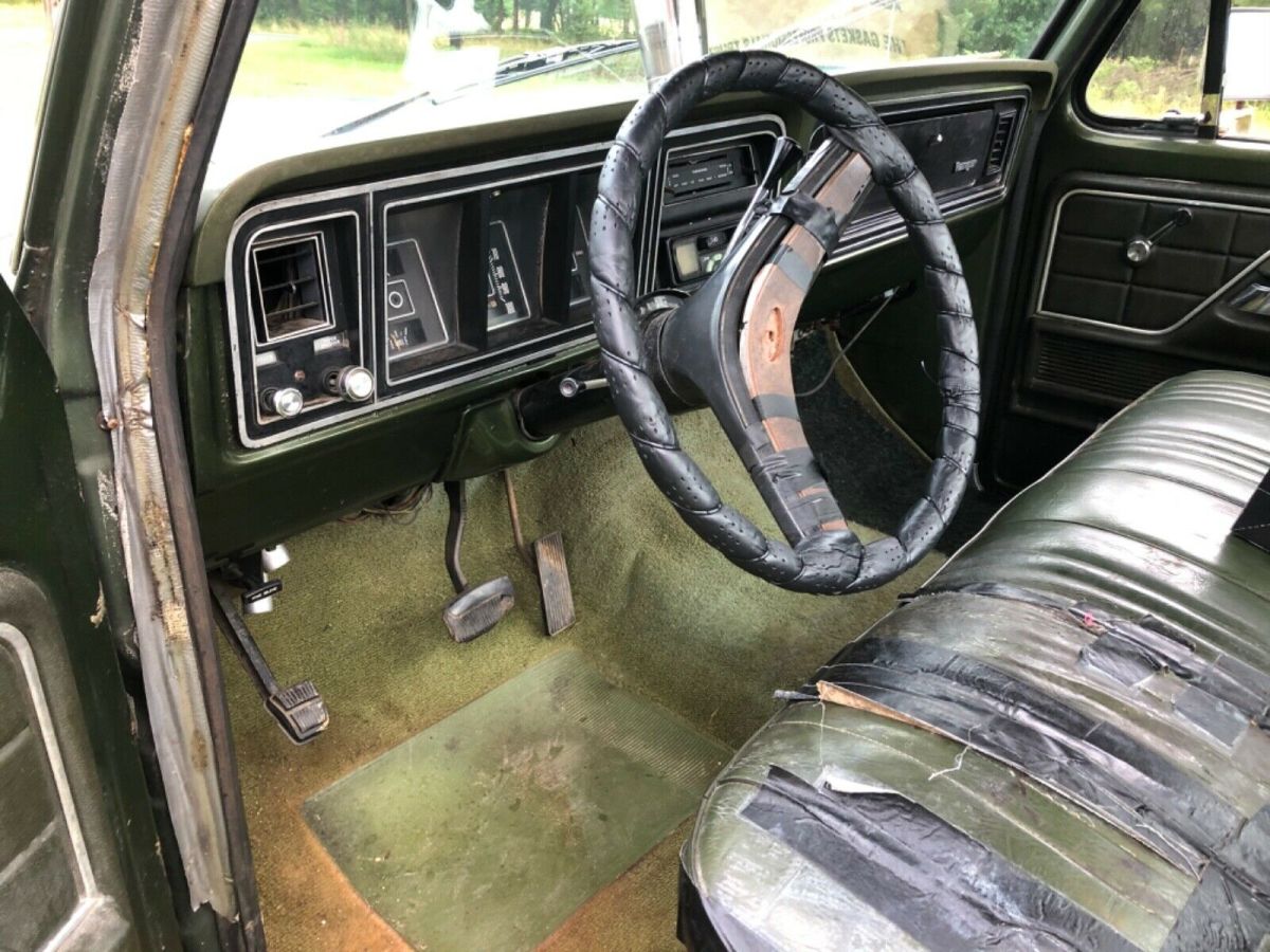 1976 Green Ford F-100 Standard Cab Pickup