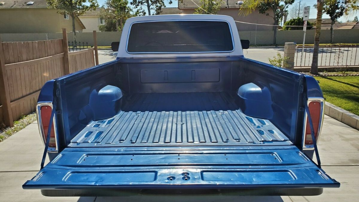 1976 Black Ford F-100 Pickup Truck