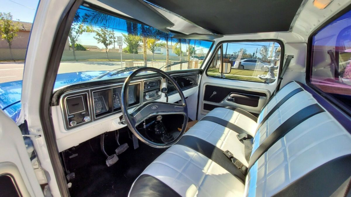 1976 Black Ford F-100 Pickup Truck
