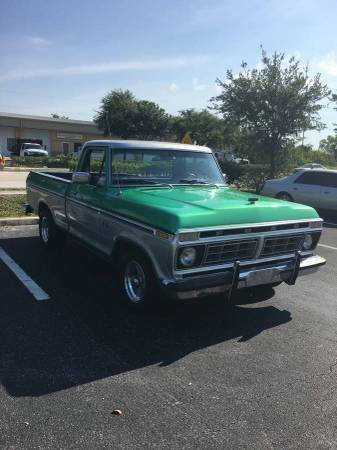 1976 Green Ford F-100 Truck