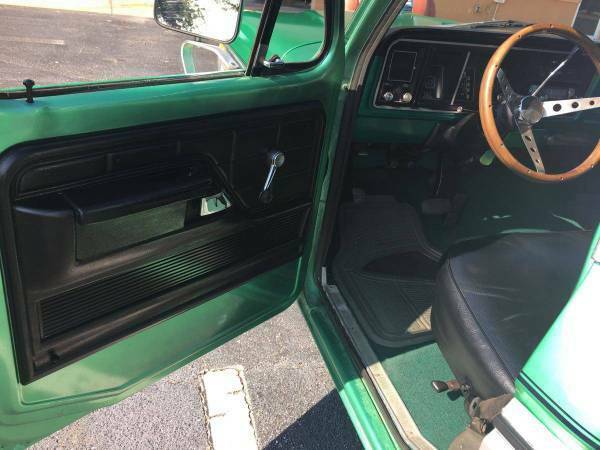 1976 Green Ford F-100 Truck