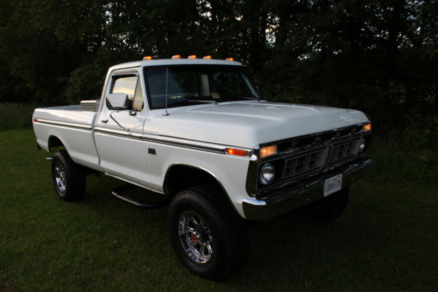 1976 White Ford F-250