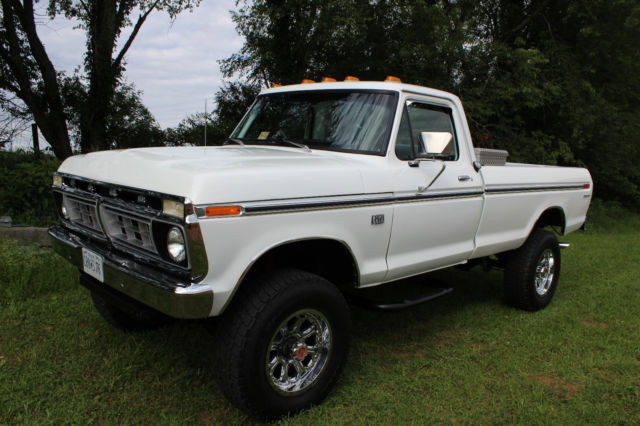 1976 White Ford F-250