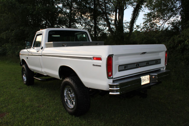 1976 White Ford F-250