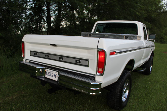 1976 White Ford F-250