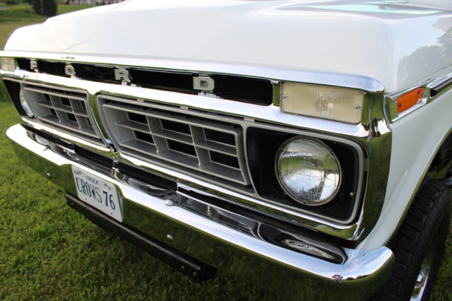 1976 White Ford F-250