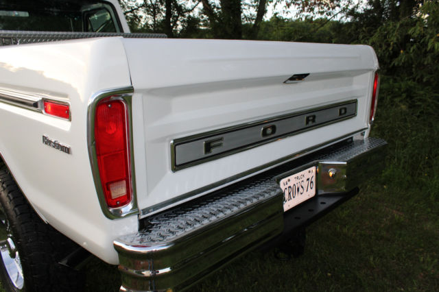 1976 White Ford F-250