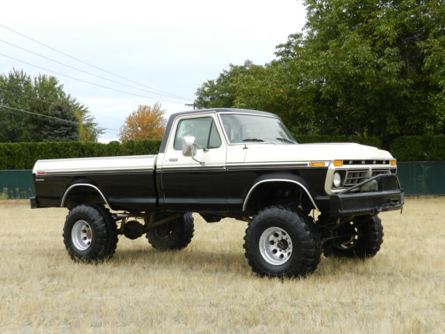 1976 BLACK AND WHITE Ford F-250 Standard Cab Pickup
