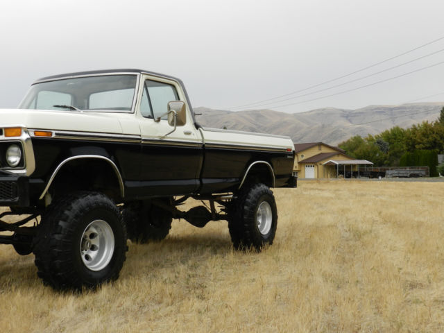 1976 BLACK AND WHITE Ford F-250 Standard Cab Pickup