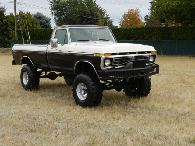 1976 BLACK AND WHITE Ford F-250 Standard Cab Pickup