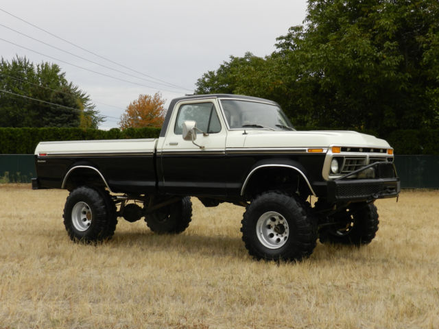 1976 BLACK AND WHITE Ford F-250 Standard Cab Pickup