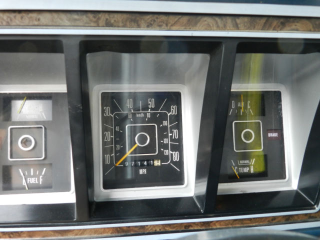 1976 BLACK AND WHITE Ford F-250 Standard Cab Pickup