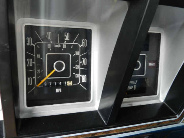 1976 BLACK AND WHITE Ford F-250 Standard Cab Pickup