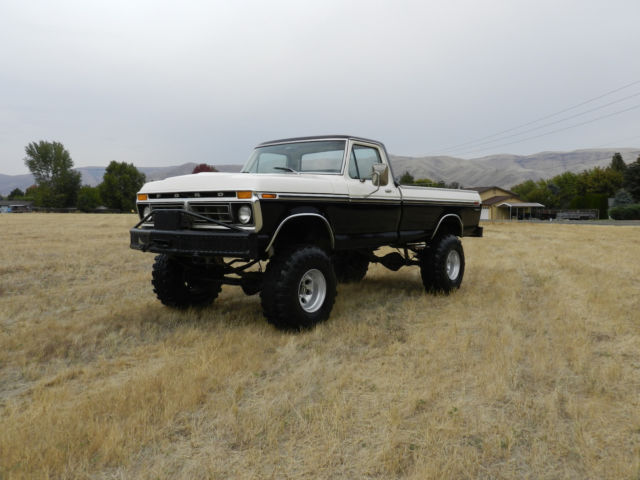 1976 BLACK AND WHITE Ford F-250 Standard Cab Pickup