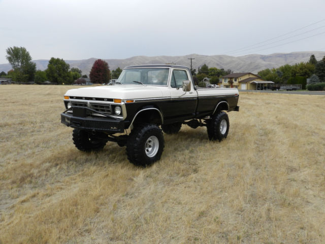 1976 BLACK AND WHITE Ford F-250 Standard Cab Pickup