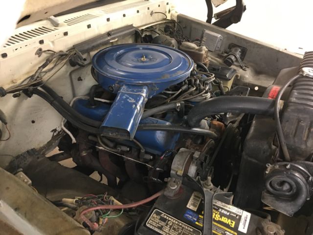 1976 Wimbledon White Ford F-250 Standard Cab Pickup